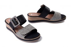 RIEKER REMONTE D6463-03 black combiantion, klapki damskie. Czarne klapki damskie Rieker Remonte, bez wzorów, bez obcasa, na koturnie. Za 244.93 zł.