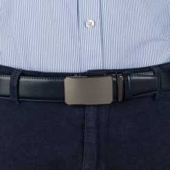 Pasek męski skórzany 3,5 cm klamra automatyczna Beltimore granatowy 03-595 : Kolory - granatowy, Rozmiar pasków - r.115-130 cm. Niebieskie paski damskie bez wzorów, ze skóry, wizytowe. Za 64.99 zł.