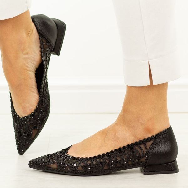 Czarne przewiewne baleriny damskie D&A 0104. Czarne baleriny damskie DiA, na lato, w ażurowe wzory, z jeansu, eleganckie, bez obcasa, na obcasie. Za 269.00 zł.