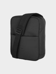 4F Saszetka crossbody na ramię - czarna Uniwersalny. Czarne plecaki damskie 4f, bez wzorów, z dzianiny, eleganckie, bez dodatków. W wyprzedaży za 39.99 zł.