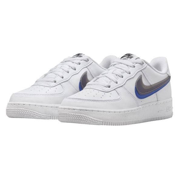 Damskie Skórzane Buty Sportowe Air Force 1 Swoosh. Białe obuwie sportowe damskie Nike, bez wzorów. Za 633.99 zł.