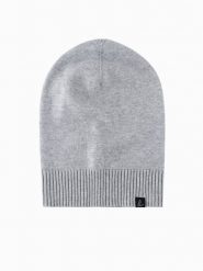 Zimowa czapka męska beanie z bawełnianej dzianiny – szary melanż V5. Szare czapki i kapelusze męskie Ombre Clothing, na zimę, bez wzorów, z bawełny, klasyczne. Za 129.99 zł.