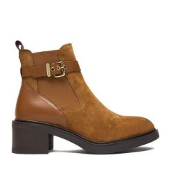 Botki U.S. Polo Assn. Brązowe botki damskie U.S. Polo Assn., bez obcasa, na słupku, bez zapięcia. Za 429.99 zł.