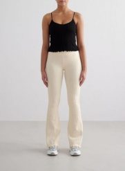 Damskie legginsy bezszwowe, wysoki stan, rozszerzane nogawki Tulip kremowe. Białe legginsy damskie Aim'n, xs, bez wzorów, z dzianiny, z podwyższonym stanem, długie, na fitness i siłownię. Za 285.00 zł.