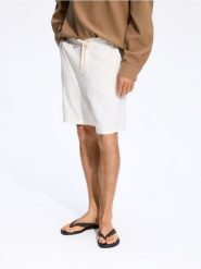 Szorty jogger z lnem - biały. Białe szorty męskie Reserved, l, bez wzorów, z bawełny. Za 129.99 zł.