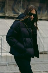 PUCHOWA KURTKA OSLO CZARNA M - Flawless. Czarne kurtki sportowe damskie Flawless, na zimę, m, bez wzorów, z dzianiny, bez kaptura, na golfa. Za 1,690.00 zł.