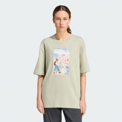 KOSZULKA Z GRAFIKĄ TERREX SECRET PATHS AHEAD. Zielone t-shirty damskie Adidas, l, bez wzorów, z bawełny, street, bez kołnierzyka. Za 199.00 zł.
