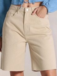 Szorty jeansowe straight - beżowy. Brązowe szorty damskie Sinsay, l, bez wzorów, z jeansu. W wyprzedaży za 33.99 zł.