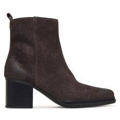 Botki MICHAEL Michael Kors. Brązowe botki damskie MICHAEL Michael Kors, bez obcasa, na słupku, bez zapięcia. Za 749.99 zł.