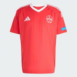 Koszulka 1. FC Nürnberg (z krótkim rękawem). Czerwone koszulki sportowe męskie Adidas, xs, bez wzorów, z materiału, bez kołnierzyka, bez ramiączek, do piłki nożnej. Za 439.00 zł.