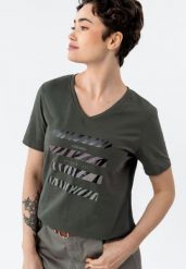 Koszulka z nadrukiem T-FOUR. Brązowe t-shirty damskie Volcano, plus size, z aplikacjami, z bawełny, klasyczne, bez kołnierzyka. Za 69.99 zł.