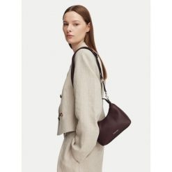 Torebka Calvin Klein. Czerwone torebki do ręki damskie Calvin Klein, bez wzorów, klasyczne, bez dodatków. Za 369.99 zł.