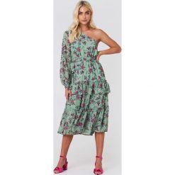 Andrea Hedenstedt x NA-KD Sukienka midi na jedno ramię - Multicolor. Sukienki damskie marki Andrea Hedenstedt x NA-KD. W wyprzedaży za 64.78 zł.