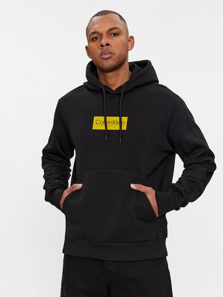 Calvin Klein Bluza Raised K10K112250 Czarny Regular Fit. Czarne bluzy męskie Calvin Klein, m, bez wzorów, z bawełny, bez kaptura. Za 369.99 zł.