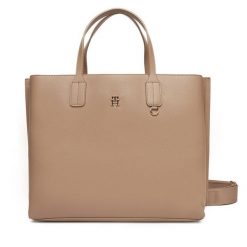 Torebka Tommy Hilfiger. Brązowe torebki do ręki damskie Tommy Hilfiger, bez wzorów, klasyczne, bez dodatków. Za 599.99 zł.