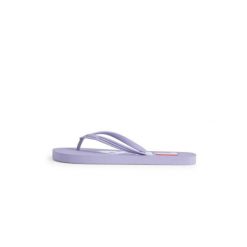 Klapki damskie Fila Troy. Fioletowe klapki damskie Fila, z aplikacjami, z gumy, eleganckie, bez obcasa. Za 40.99 zł.