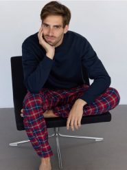 Gładka bluza z bawełną - granatowy. Niebieskie bluzy męskie Reserved, l, bez wzorów, z bawełny, bez kaptura. W wyprzedaży za 59.99 zł.
