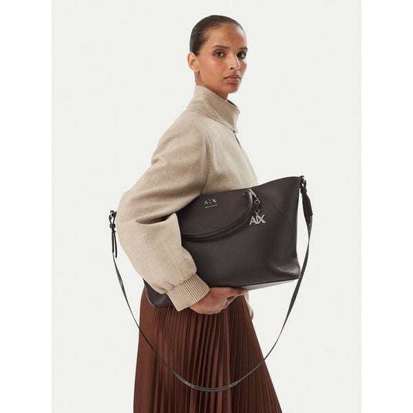 Torebka Armani Exchange. Brązowe torebki do ręki damskie Armani Exchange, bez wzorów, bez dodatków. Za 829.99 zł.