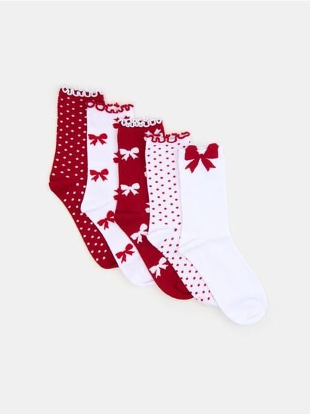 Skarpetki z motywem świątecznym 4 pack - czerwony. Czerwone skarpety damskie Sinsay, bez wzorów. Za 19.99 zł.