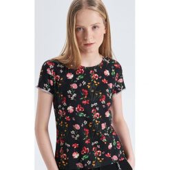 Koszulka z kwiatowym nadrukiem - Szary. T-shirty damskie marki Cropp. Za 39.99 zł.