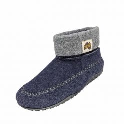 Kapcie UNISEX GUMBIES THREDBO. Niebieskie kapcie damskie Gumbies, bez wzorów, bez obcasa. Za 172.99 zł.