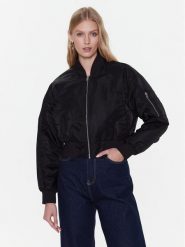 Calvin Klein Jeans Kurtka bomber J20J220343 Czarny Regular Fit. Czarne kurtki damskie Calvin Klein Jeans, xl, bez wzorów, z jeansu, bez kaptura. Za 689.99 zł.