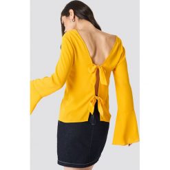 NA-KD Bluzka z wiązaniem na plecach - Yellow. Bluzki damskie marki NA-KD. Za 60.95 zł.