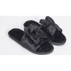 Puszyste klapki - Czarny. Kapcie damskie marki Tommy Hilfiger. Za 39.99 zł.