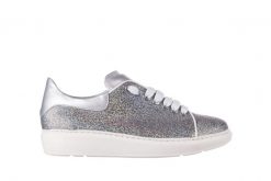 Trampki Bayla-185 185 102 Srebrny, Skóra naturalna - 37. Szare trampki i tenisówki damskie Bayla, z aplikacjami, z jeansu, eleganckie, bez zapięcia. W wyprzedaży za 89.10 zł.
