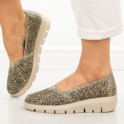 Beżowe multi ażurowe skórzane półbuty damskie Filippo Dp7694/26. Brązowe półbuty damskie Filippo, na lato, w ażurowe wzory, z jeansu, casualowe, bez obcasa, bez zapięcia. Za 219.00 zł.