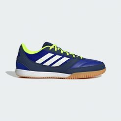 Buty piłkarskie Top Sala Competition 2 Indoor. Białe buty sportowe męskie Adidas, bez zapięcia, do piłki nożnej. W wyprzedaży za 238.10 zł.