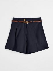 Bawełniane szorty straight z paskiem - granatowy. Niebieskie szorty damskie Sinsay, l, bez wzorów, z bawełny. Za 49.99 zł.