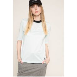 Nike Sportswear - Top. Szare topy damskie Nike Sportswear, z bawełny, z okrągłym kołnierzem, z krótkim rękawem. W wyprzedaży za 119.90 zł.