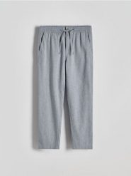 Spodnie loose z lnem - jasnoniebieski. Niebieskie spodnie materiałowe męskie Reserved, l, bez wzorów, z bawełny. W wyprzedaży za 119.99 zł.