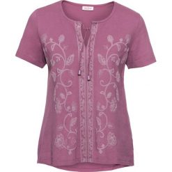 Shirt z nadrukiem, krótki rękaw bonprix matowy jeżynowy. Fioletowe bluzki damskie bonprix, bez wzorów, bez kołnierzyka. Za 24.99 zł.