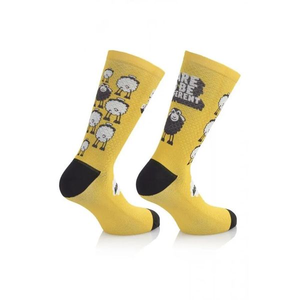 Skarpetki Mb Wear Fun H17 Mouton. Żółte skarpety męskie MB WEAR, bez wzorów, z materiału. Za 146.50 zł.