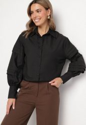 Czarna Koszula z Bawełną Ozdobiona Szerokimi Rękawami Edimelia. Czarne bluzki damskie Born2be, m, bez wzorów, z bawełny, eleganckie, bez kołnierzyka, bez ramiączek. Za 89.99 zł.