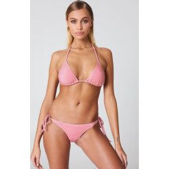 NA-KD Swimwear Góra bikini Sparkle Triangle - Pink. Bikini damskie marki NA-KD Swimwear. W wyprzedaży za 40.47 zł.