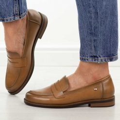 Camelowe skórzane mokasyny damskie Vinceza 18131. Brązowe mokasyny damskie VINCEZA, z jeansu, biznesowe. W wyprzedaży za 192.72 zł.