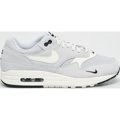 Nike Sportswear - Buty Air Max 1 Premium. Szare buty sportowe męskie Nike Sportswear, z materiału, bez zapięcia. W wyprzedaży za 429.90 zł.