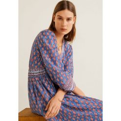 Mango - Sukienka Greca. Sukienki damskie Mango. Za 229.90 zł.