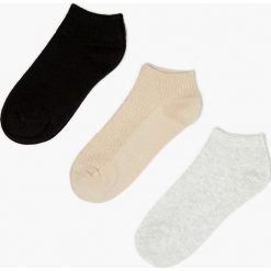 3 pack gładkich skarpetek. Brązowe skarpety damskie MOODO, bez wzorów, z bawełny. W wyprzedaży za 13.99 zł.