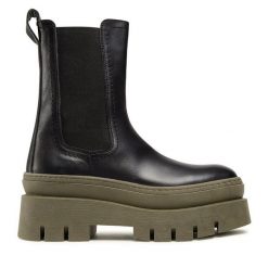 Sztyblety Badura. Czarne botki damskie Badura, bez obcasa, na płaskiej podeszwie, bez zapięcia. Za 379.99 zł.