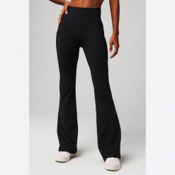 Spodnie damskie z rozszerzanym dołem Fabletics Oasis. Czarne spodnie materiałowe damskie FABLETICS, xl, bez wzorów, z elastanu, na fitness i siłownię. Za 318.80 zł.