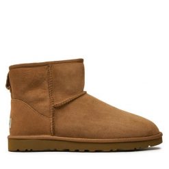 Śniegowce Ugg. Brązowe śniegowce i trapery męskie UGG, bez zapięcia. Za 849.99 zł.
