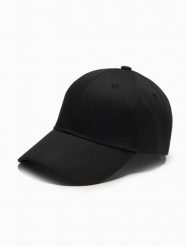 Jednokolorowa męska czapka bejsbolówka z daszkiem – czarna V1. Czarne czapki i kapelusze męskie Ombre Clothing, bez wzorów, z bawełny, klasyczne. Za 99.99 zł.