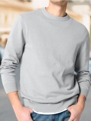 Sweter z okrągłym dekoltem - kremowy. Białe swetry przez głowę męskie Sinsay, l, bez wzorów, bez kołnierzyka. Za 24.99 zł.
