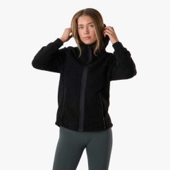 Bluza polarowa hiking damska Swedemount Lofoten Pile Jacket wodoodporna. Czarne bluzy damskie SWEDEMOUNT, bez wzorów, z polaru, bez kaptura. Za 399.99 zł.