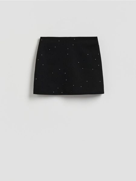 Spódnica mini ze strassem - czarny. Czarne spódnice damskie Reserved, l, bez wzorów, z tkaniny, mini, proste. W wyprzedaży za 69.99 zł.