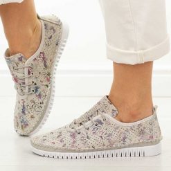 Beżowe skórzane półbuty damskie Cambell 13304. Brązowe półbuty damskie Cambell, na jesień, w ażurowe wzory, z jeansu, casualowe, bez obcasa, na płaskiej podeszwie, bez zapięcia. Za 249.00 zł.